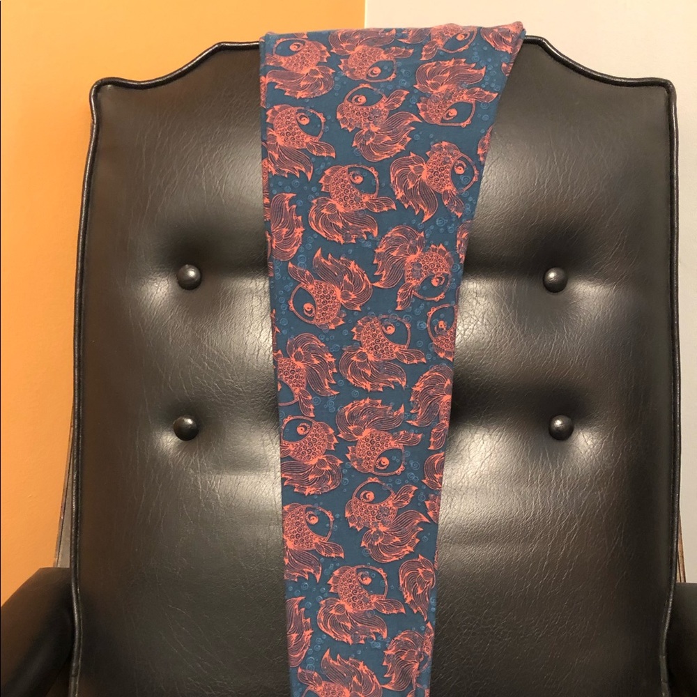 OS LuLaRoe Beta Fish leggings.